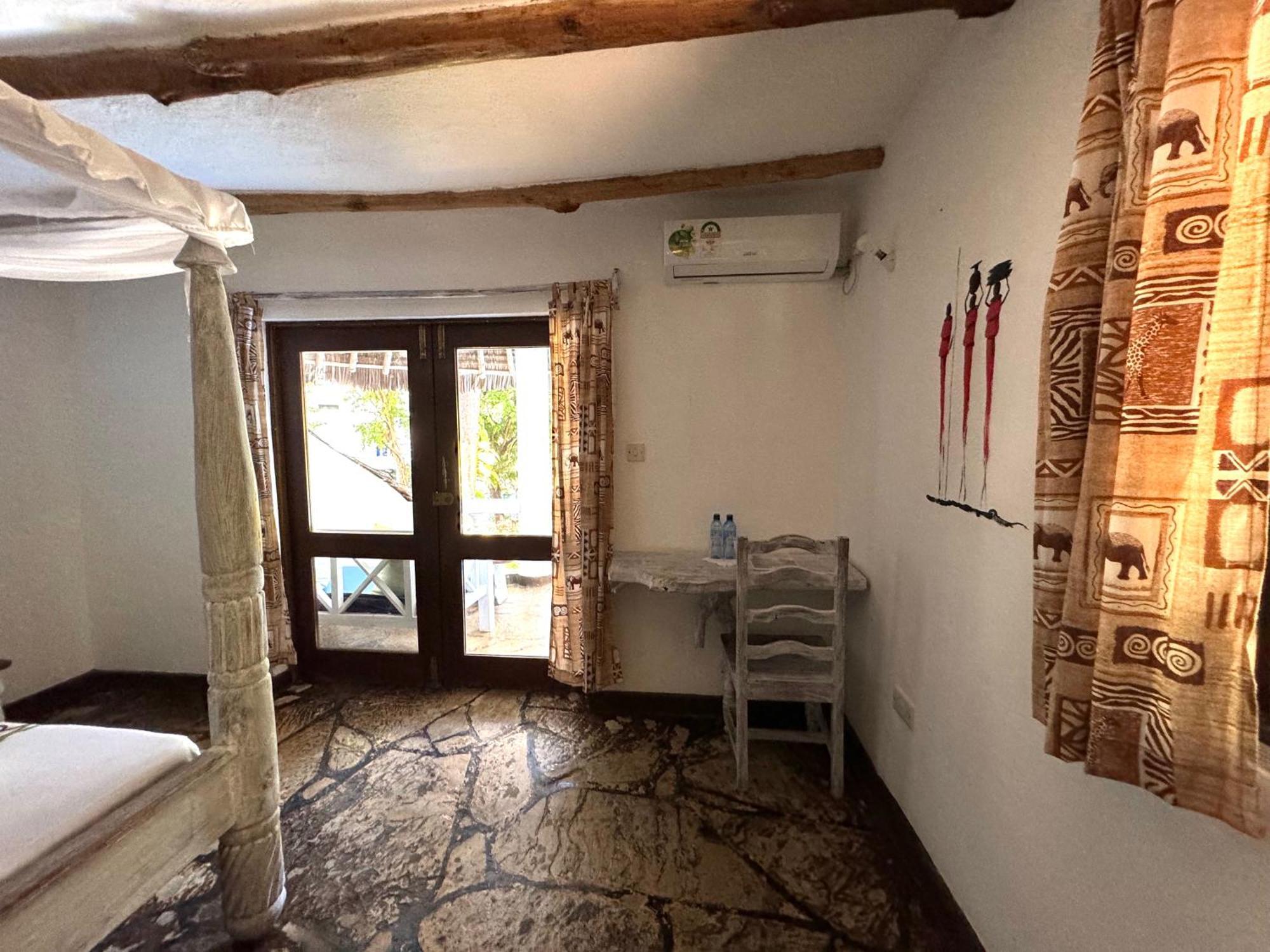 Soul Breeze Beach Resort Diani Beach Buitenkant foto