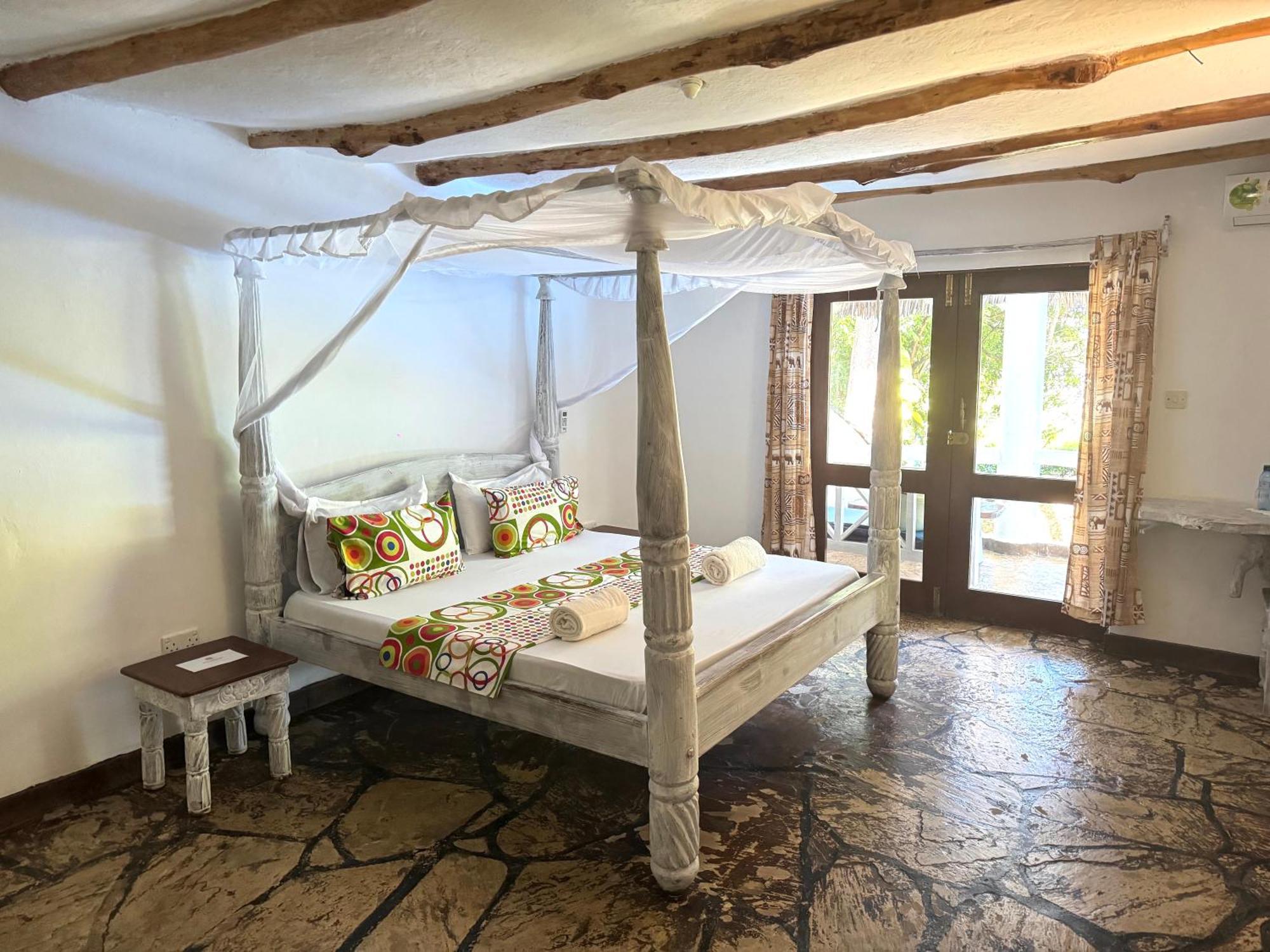 Soul Breeze Beach Resort Diani Beach Buitenkant foto