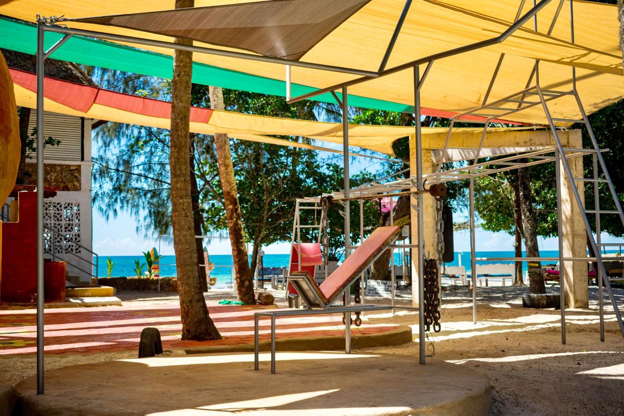 Soul Breeze Beach Resort Diani Beach Buitenkant foto