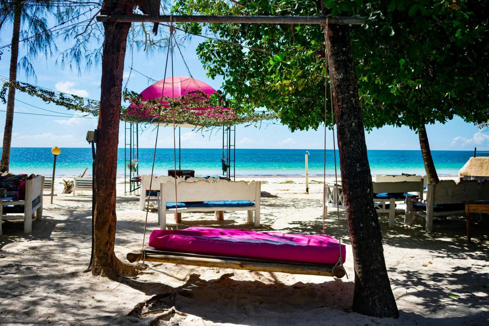 Soul Breeze Beach Resort Diani Beach Buitenkant foto