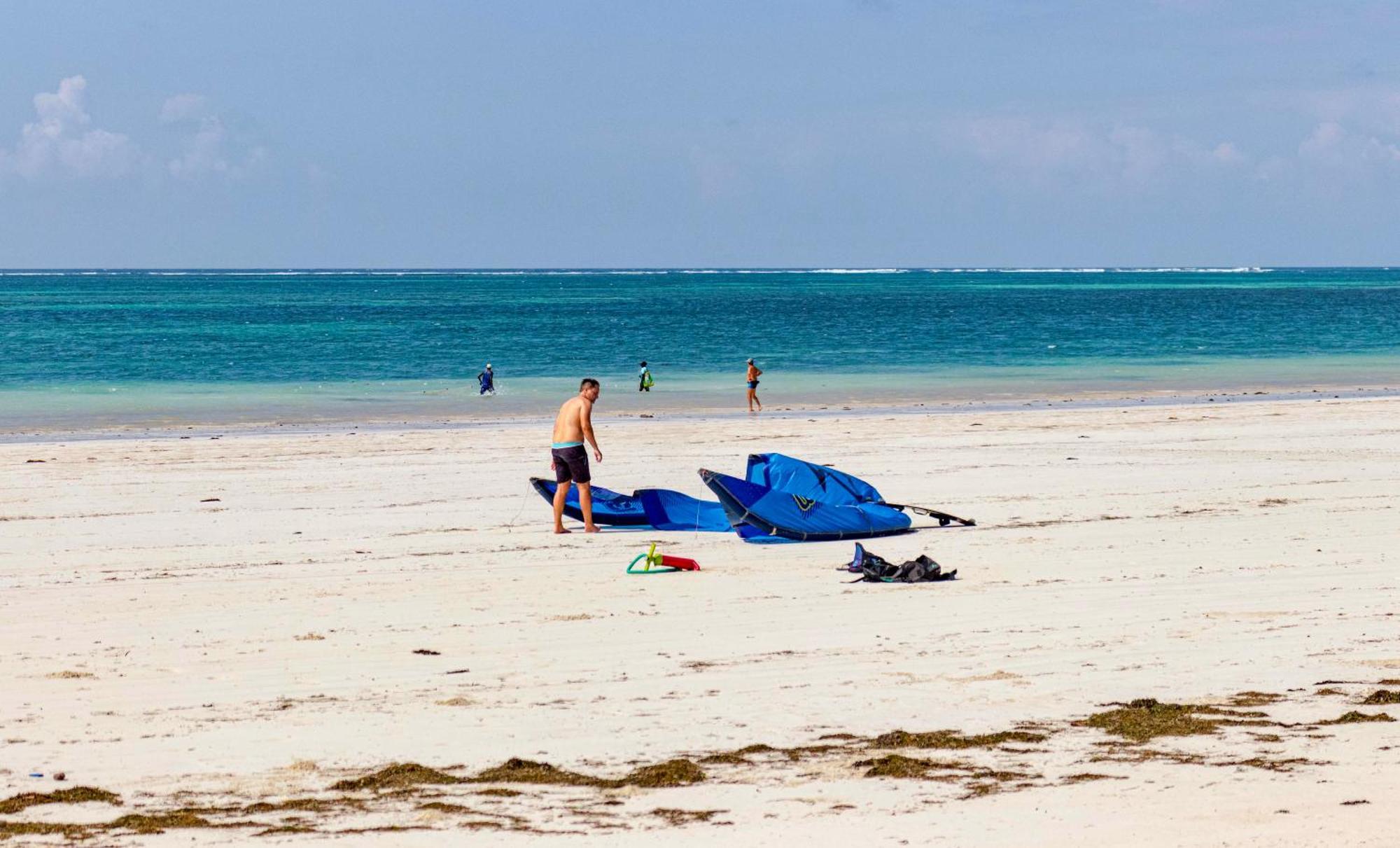 Soul Breeze Beach Resort Diani Beach Buitenkant foto